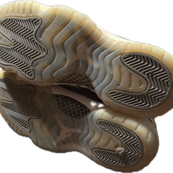 Jordan retro Gray and White High-Top Sneakers - Picture 5 of 5